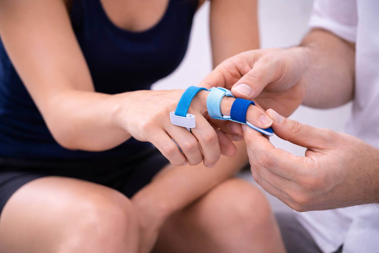 Dito a martello mano: riabilitazione e trattamento conservativo